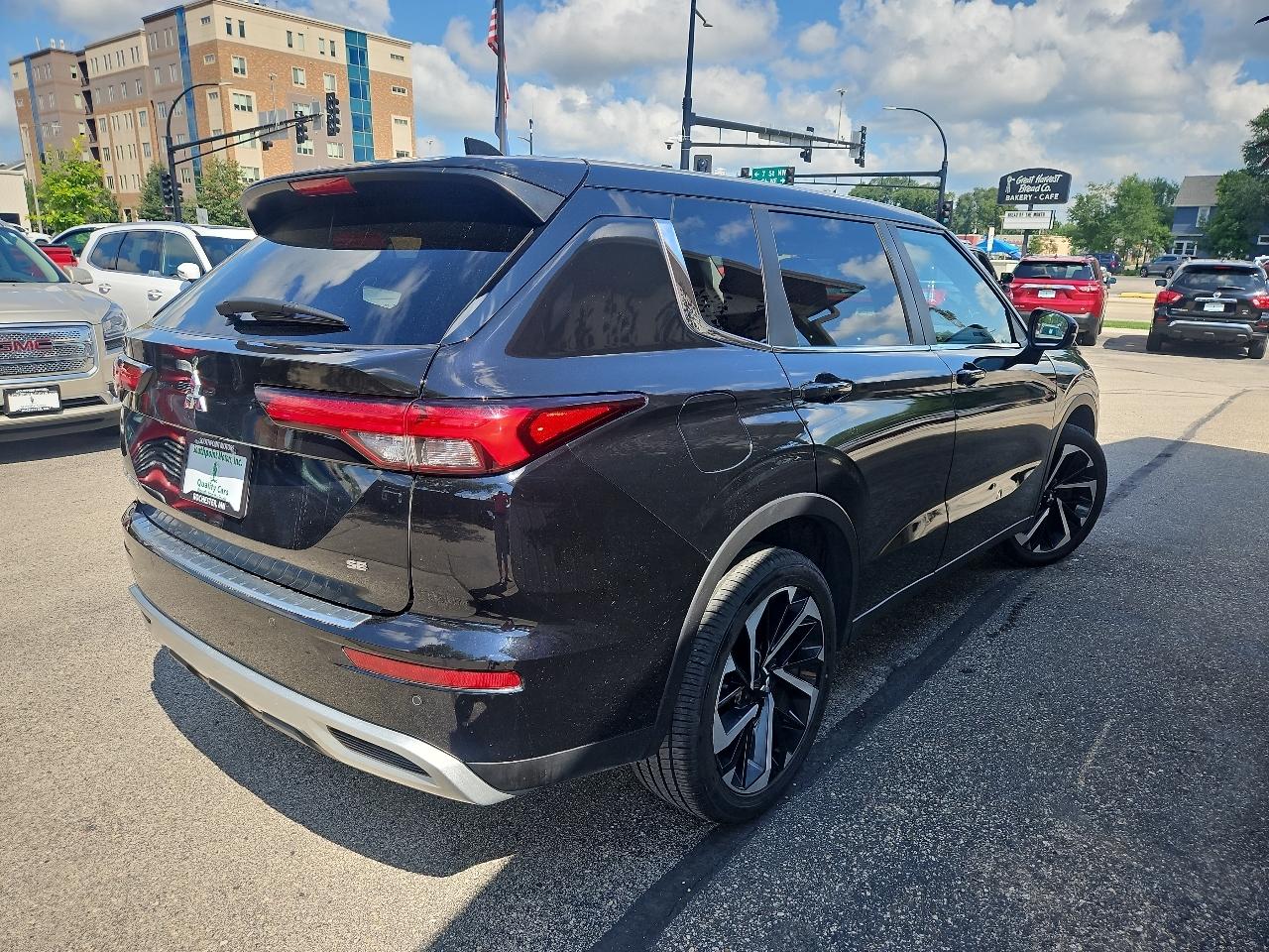 Mitsubishi Outlander SE Launch Edition S-AWC 2022