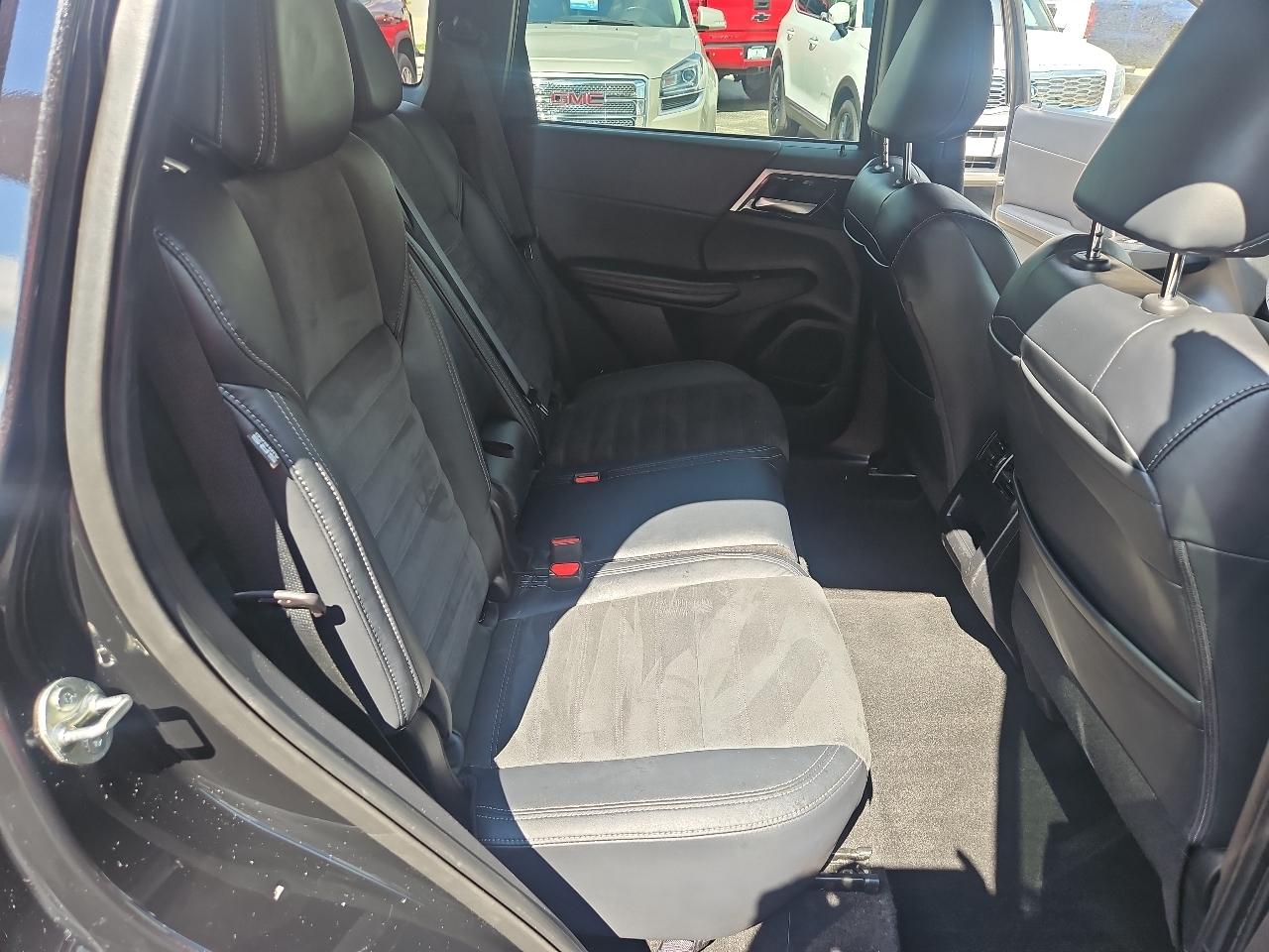 Mitsubishi Outlander SE Launch Edition S-AWC 2022