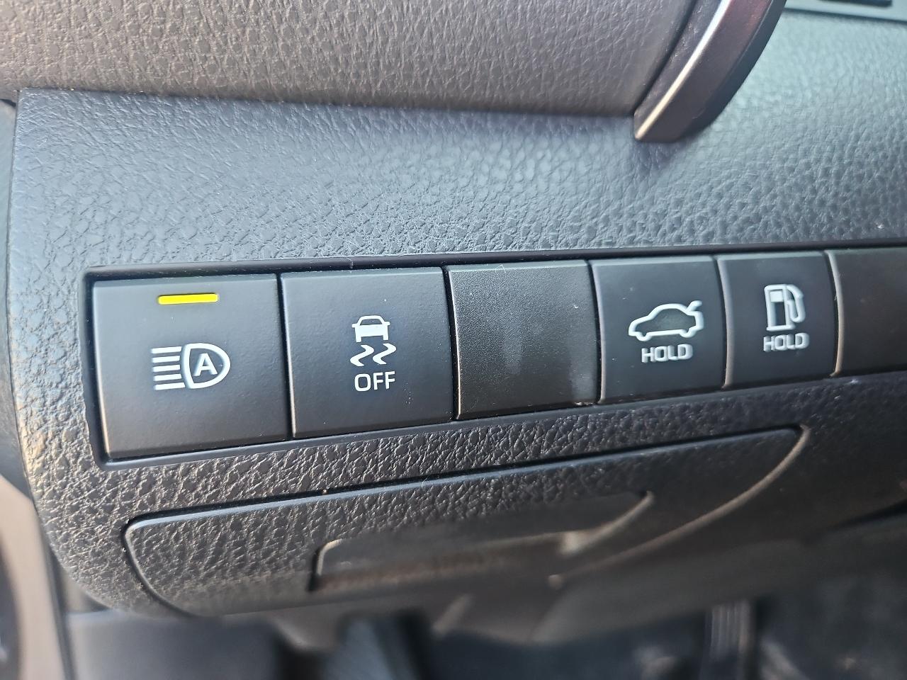 Toyota Camry LE Auto AWD (Natl) 2020