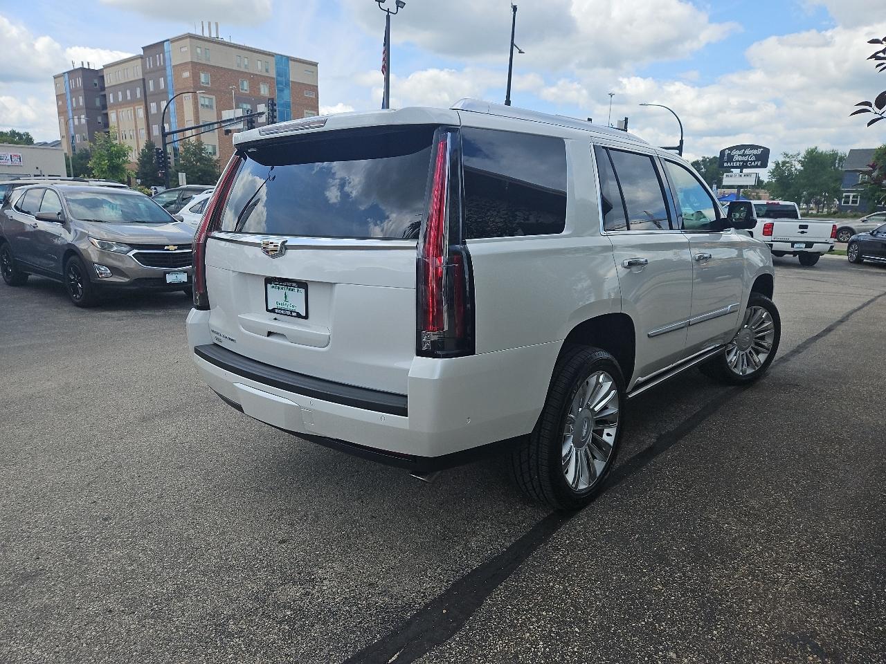 Cadillac Escalade 4WD 4dr Platinum 2019