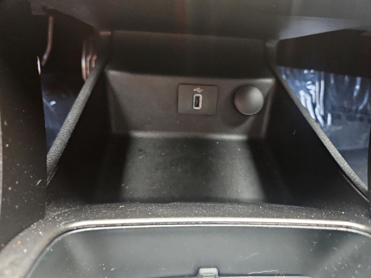 Ford Fusion Titanium FWD 2017