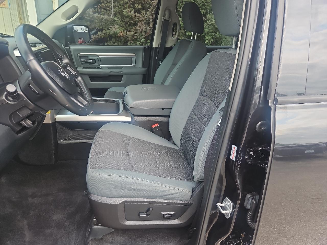 RAM 1500 4WD Crew Cab 140.5" Big Horn 2015