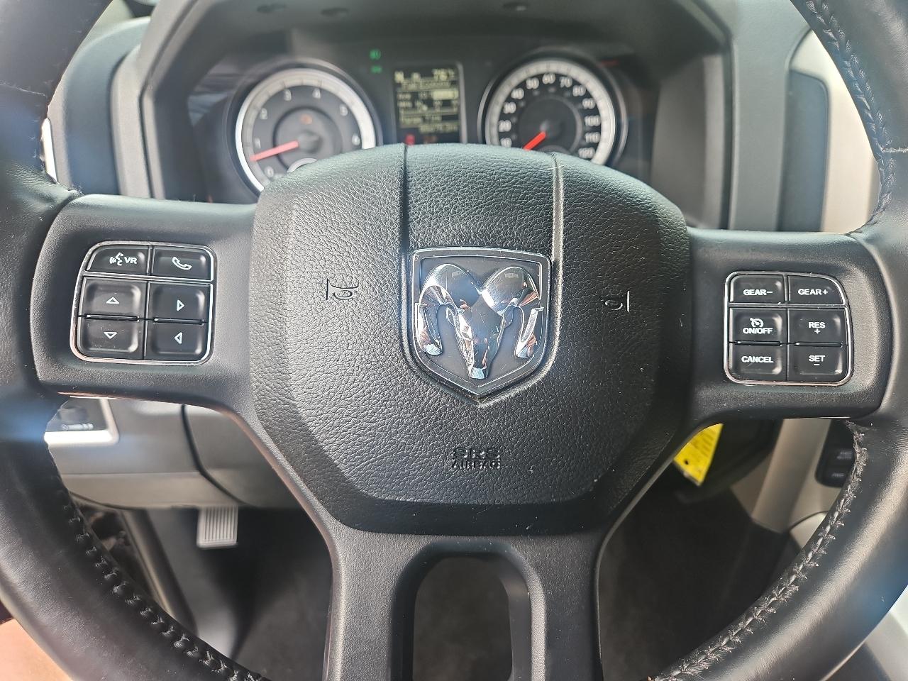 RAM 1500 4WD Crew Cab 140.5" Big Horn 2015