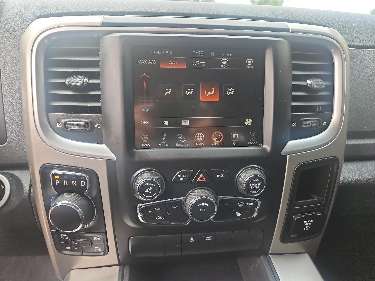 RAM 1500 4WD Crew Cab 140.5" Big Horn 2015