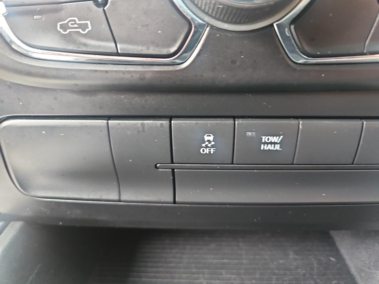 RAM 1500 4WD Crew Cab 140.5" Big Horn 2015