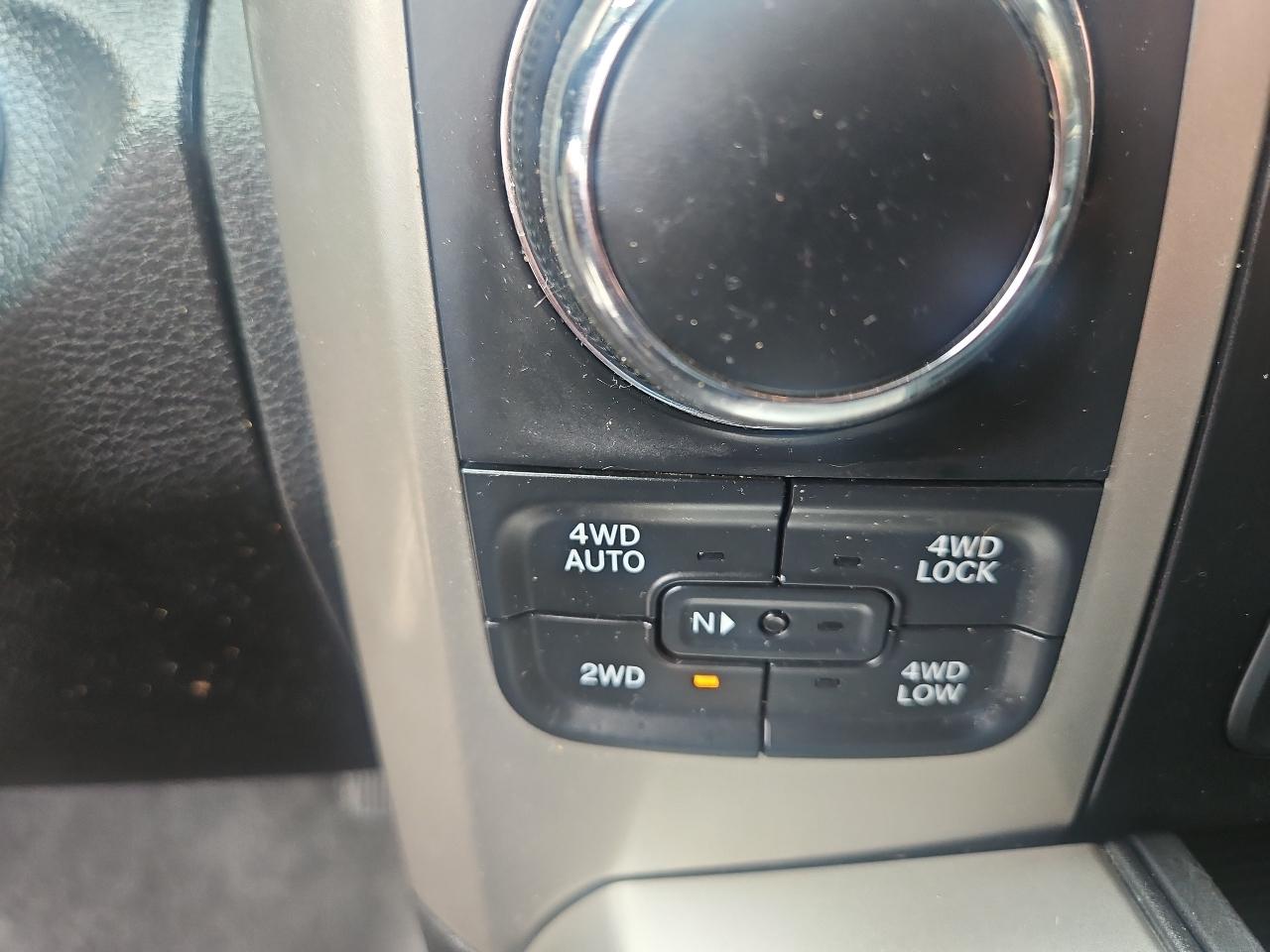 RAM 1500 4WD Crew Cab 140.5" Big Horn 2015