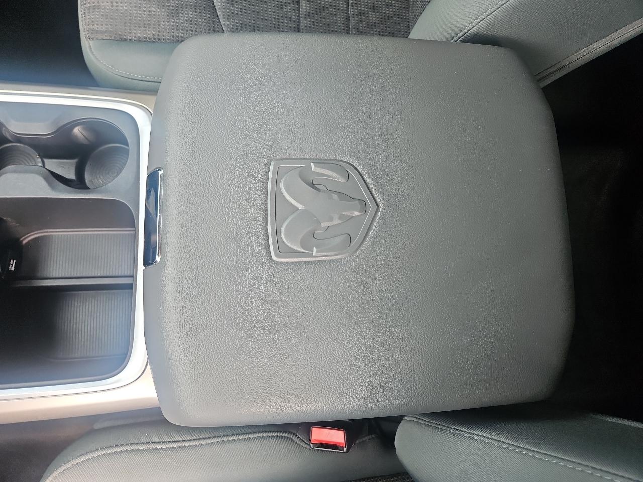 RAM 1500 4WD Crew Cab 140.5" Big Horn 2015