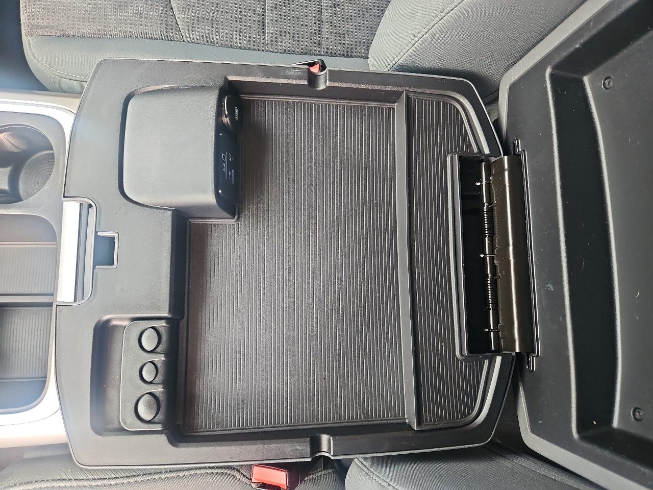 RAM 1500 4WD Crew Cab 140.5" Big Horn 2015