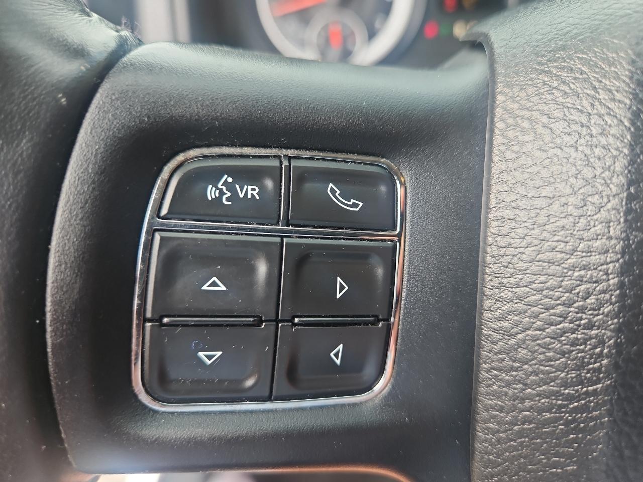 RAM 1500 4WD Crew Cab 140.5" Big Horn 2015