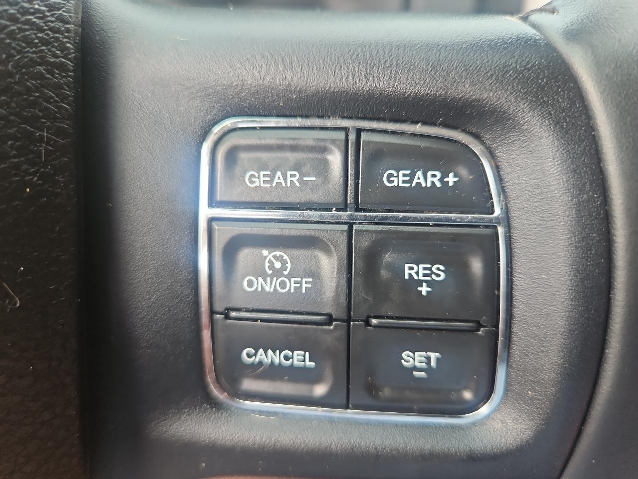 RAM 1500 4WD Crew Cab 140.5" Big Horn 2015