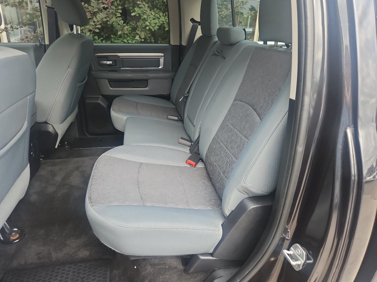 RAM 1500 4WD Crew Cab 140.5" Big Horn 2015