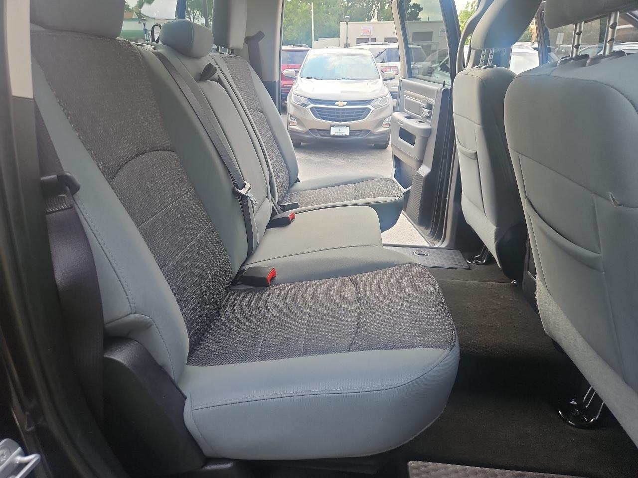 RAM 1500 4WD Crew Cab 140.5" Big Horn 2015