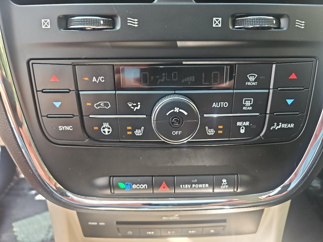 Chrysler Town & Country 4dr Wgn Touring w/Leather 2016