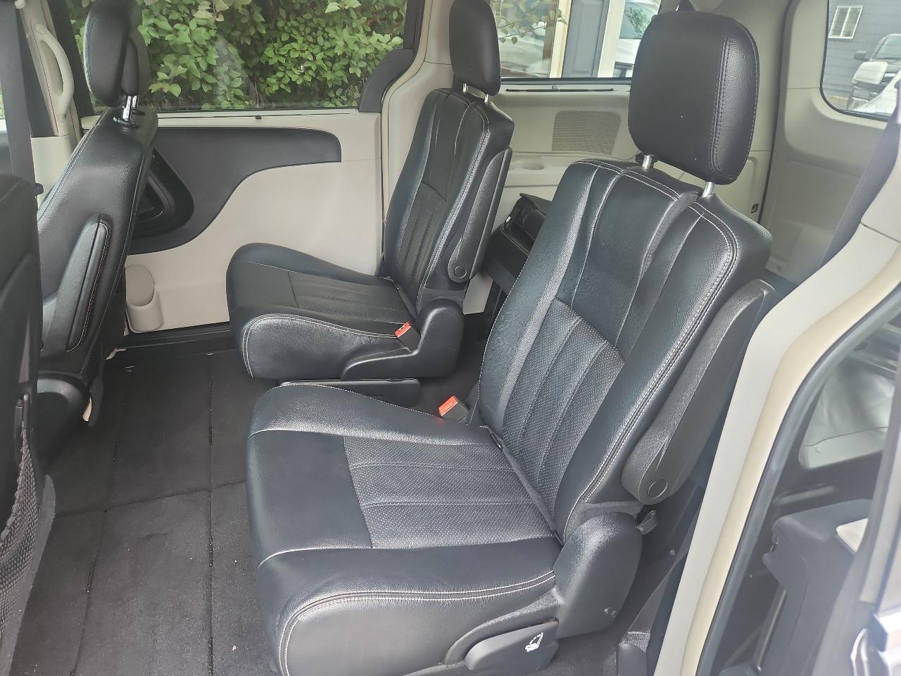 Chrysler Town & Country 4dr Wgn Touring w/Leather 2016