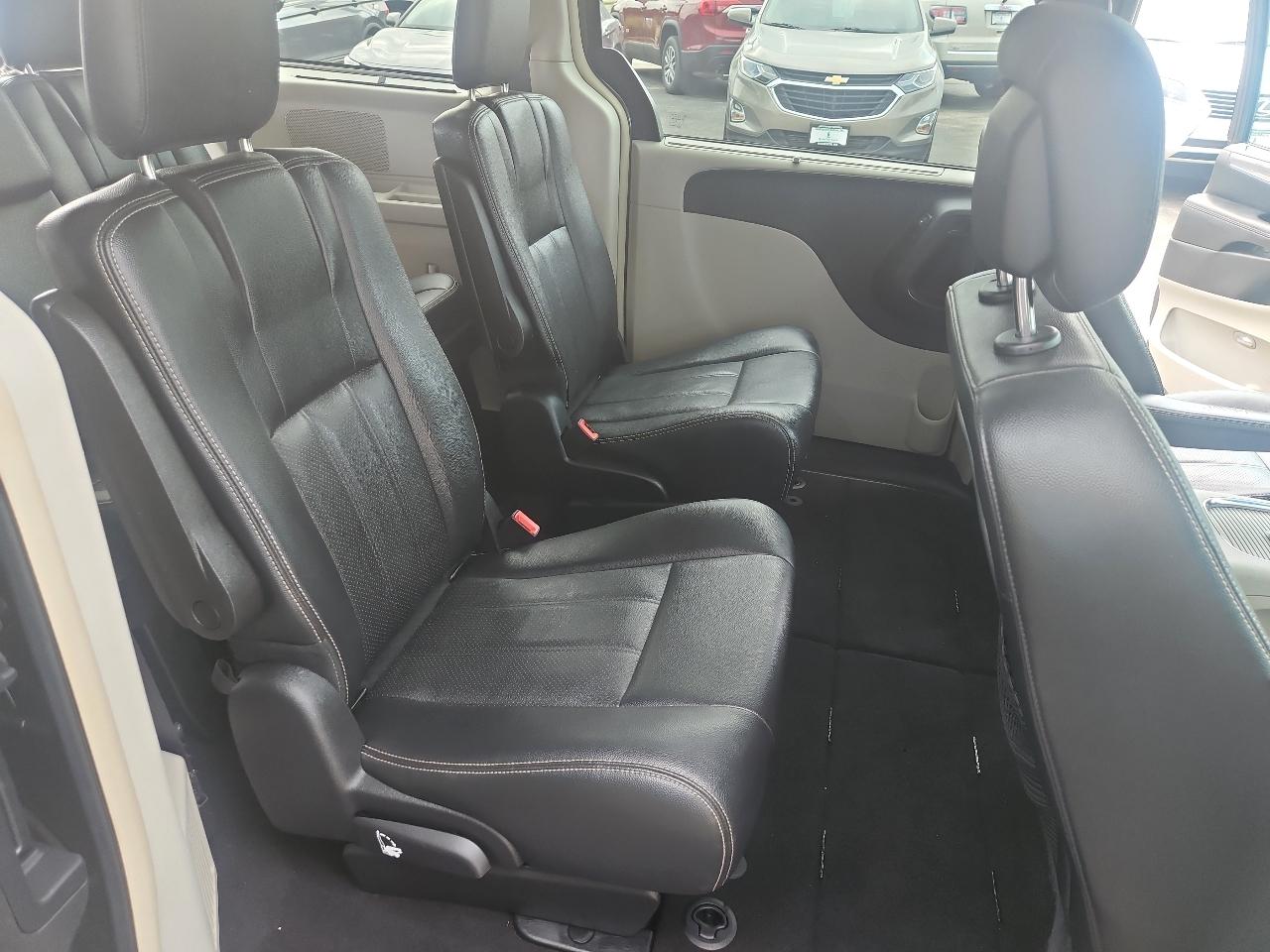 Chrysler Town & Country 4dr Wgn Touring w/Leather 2016