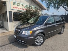 2016 Chrysler Town & Country 
