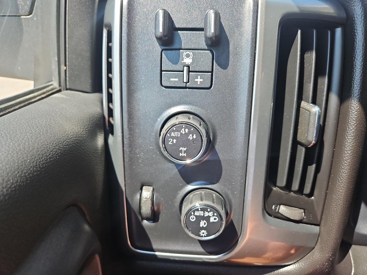 Chevrolet Silverado 1500 4WD Crew Cab 143.5" LT w/2LT 2016