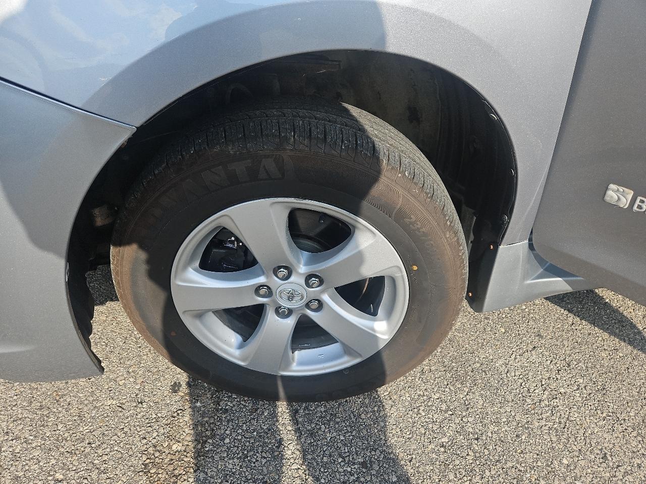 Toyota Sienna 5dr 7-Pass Van V6 LE FWD (Natl) 2012