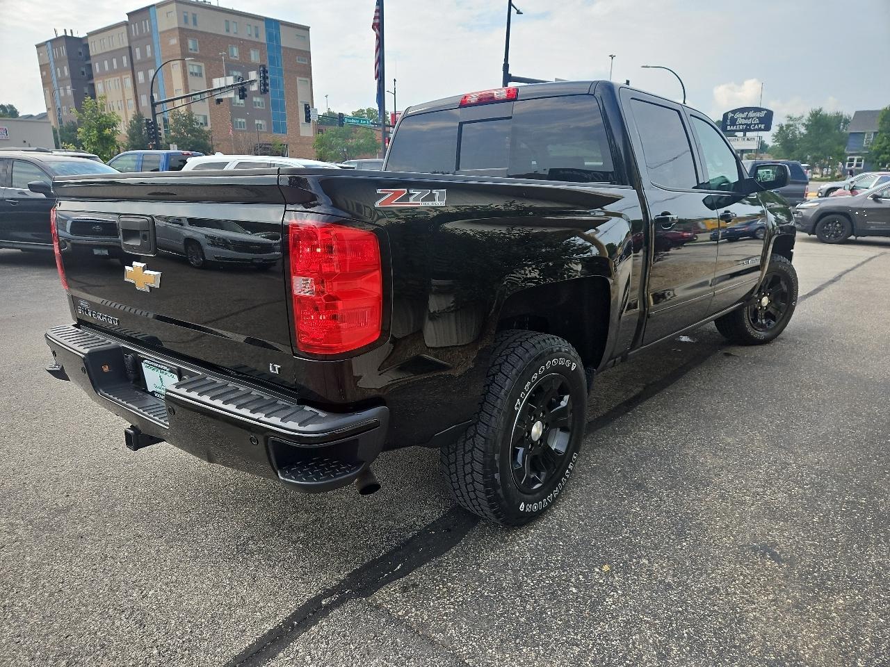 Chevrolet Silverado 1500 4WD Crew Cab 143.5" LT w/2LT 2017