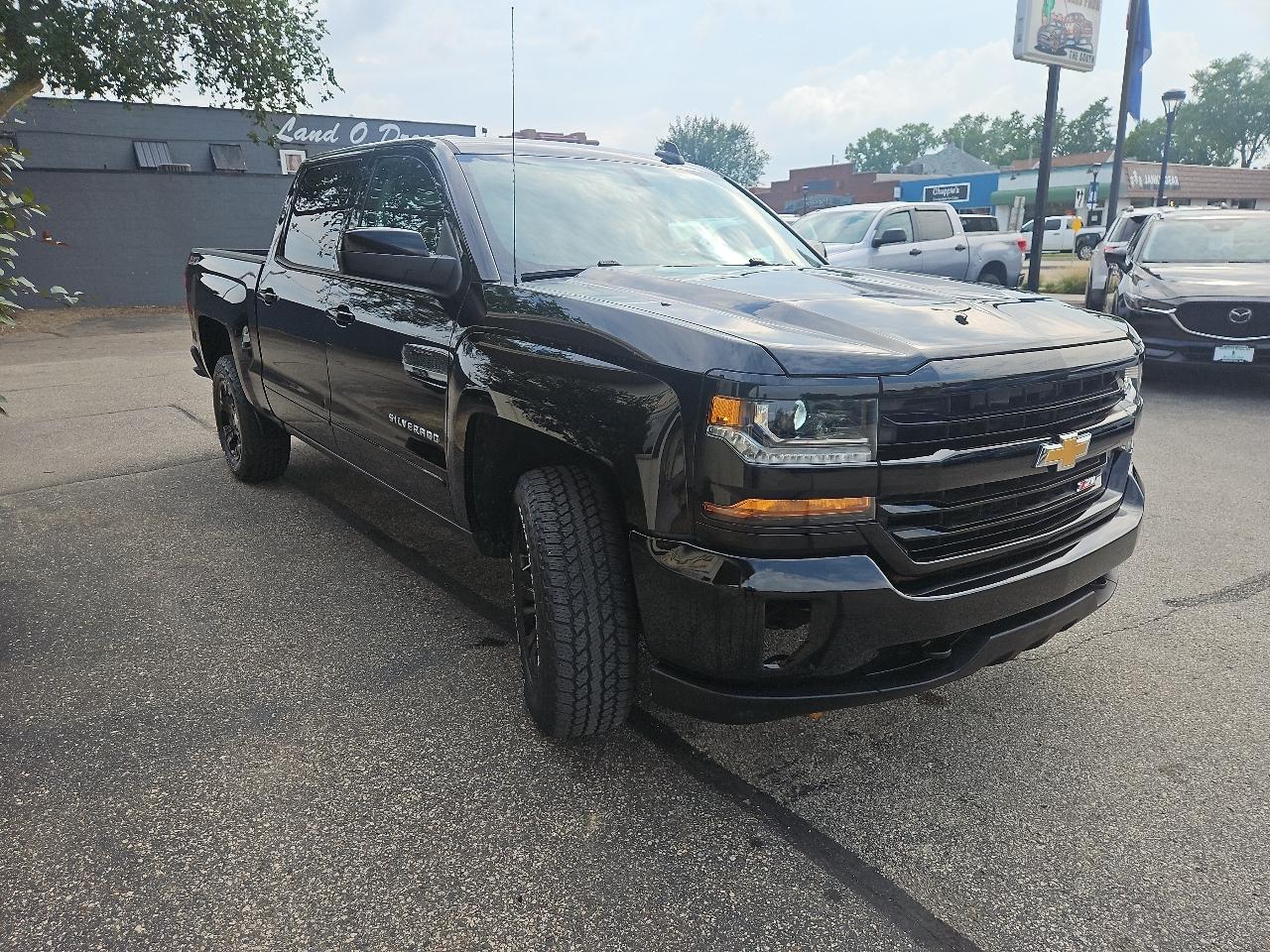 Chevrolet Silverado 1500 4WD Crew Cab 143.5" LT w/2LT 2017