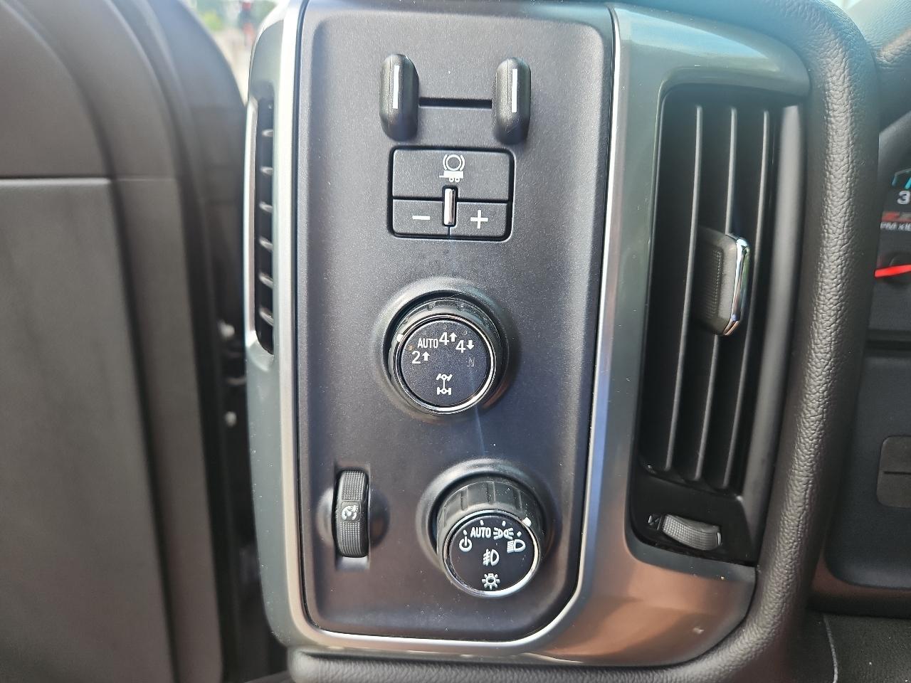 Chevrolet Silverado 1500 4WD Crew Cab 143.5" LT w/2LT 2017