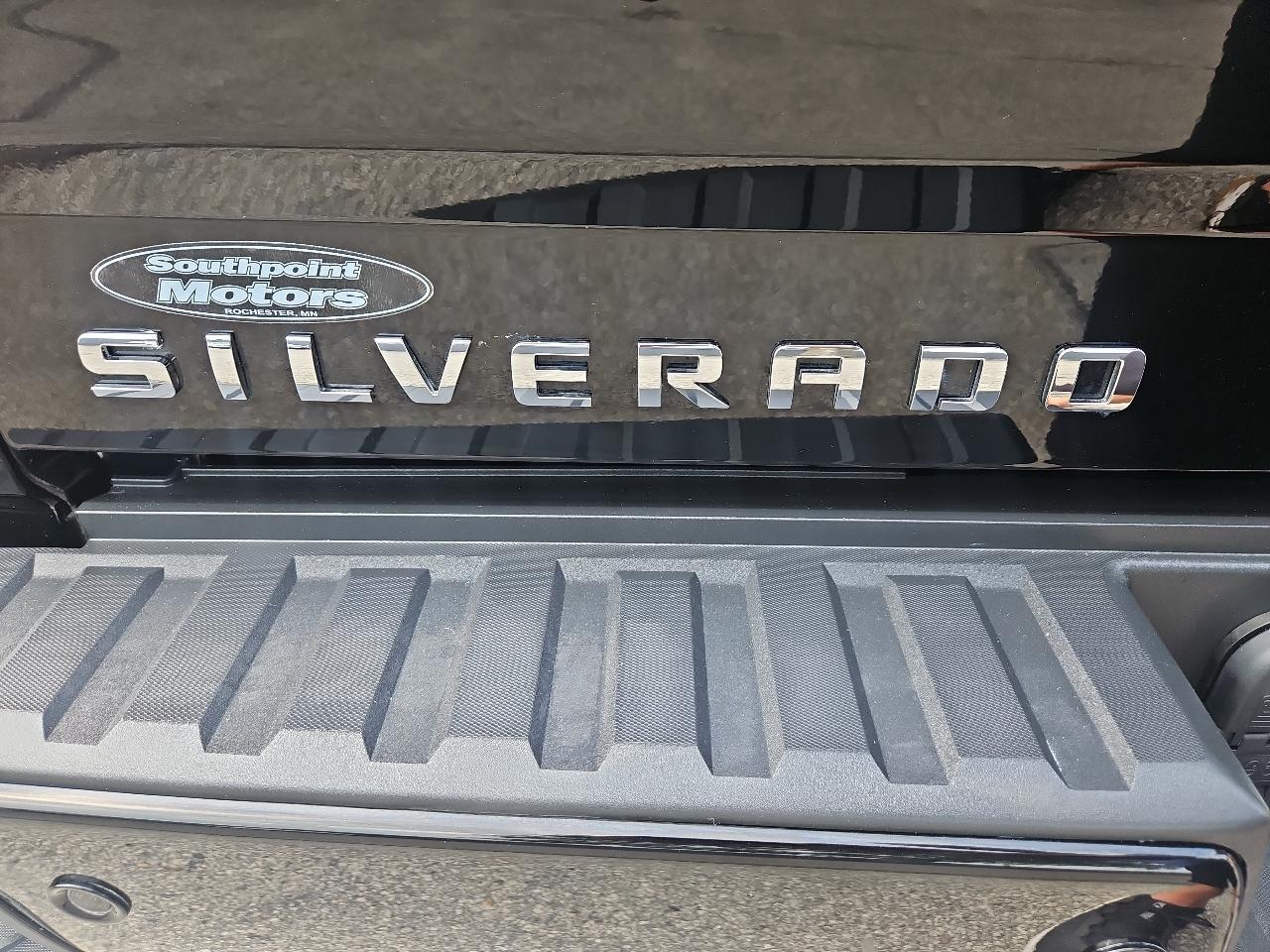 Chevrolet Silverado 1500 4WD Crew Cab 143.5" LT w/2LT 2017