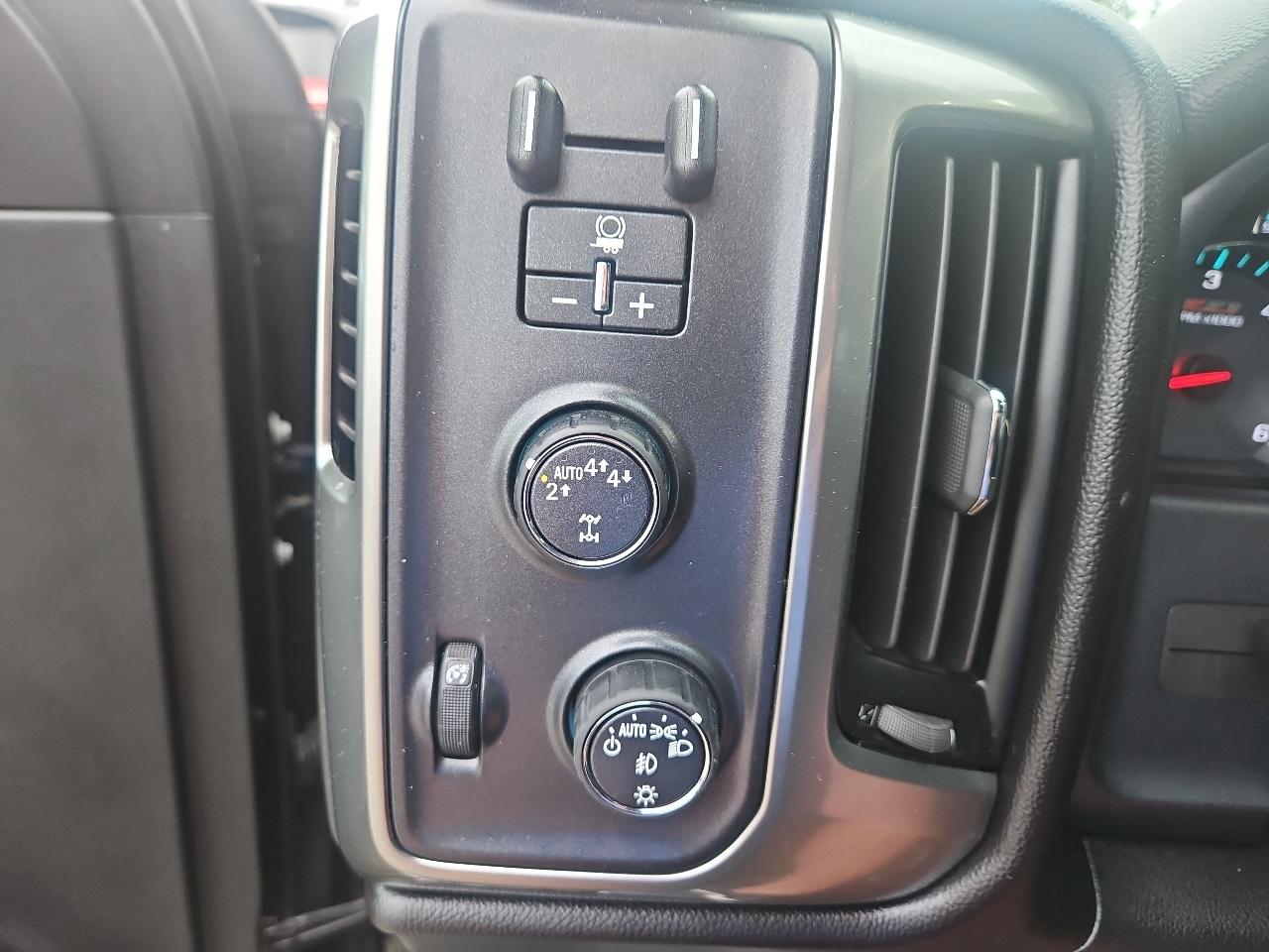 Chevrolet Silverado 1500 4WD Crew Cab 143.5" LT w/2LT 2018