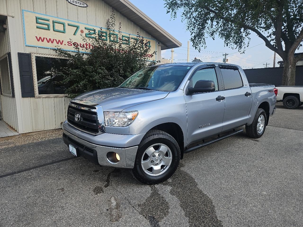 Toyota Tundra 4WD Truck CrewMax 4.6L V8 6-Spd AT (Natl) 2012
