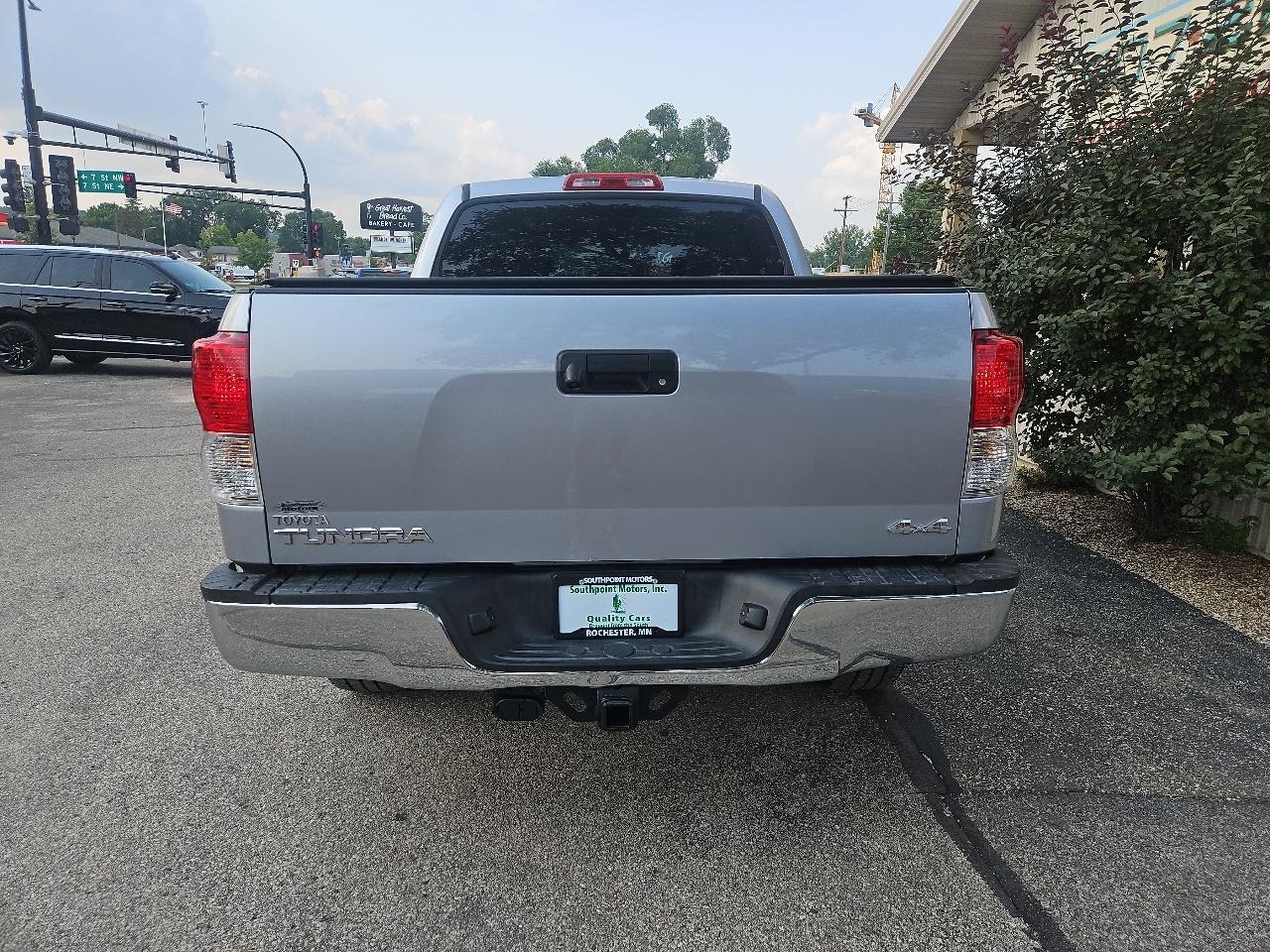 Toyota Tundra 4WD Truck CrewMax 4.6L V8 6-Spd AT (Natl) 2012