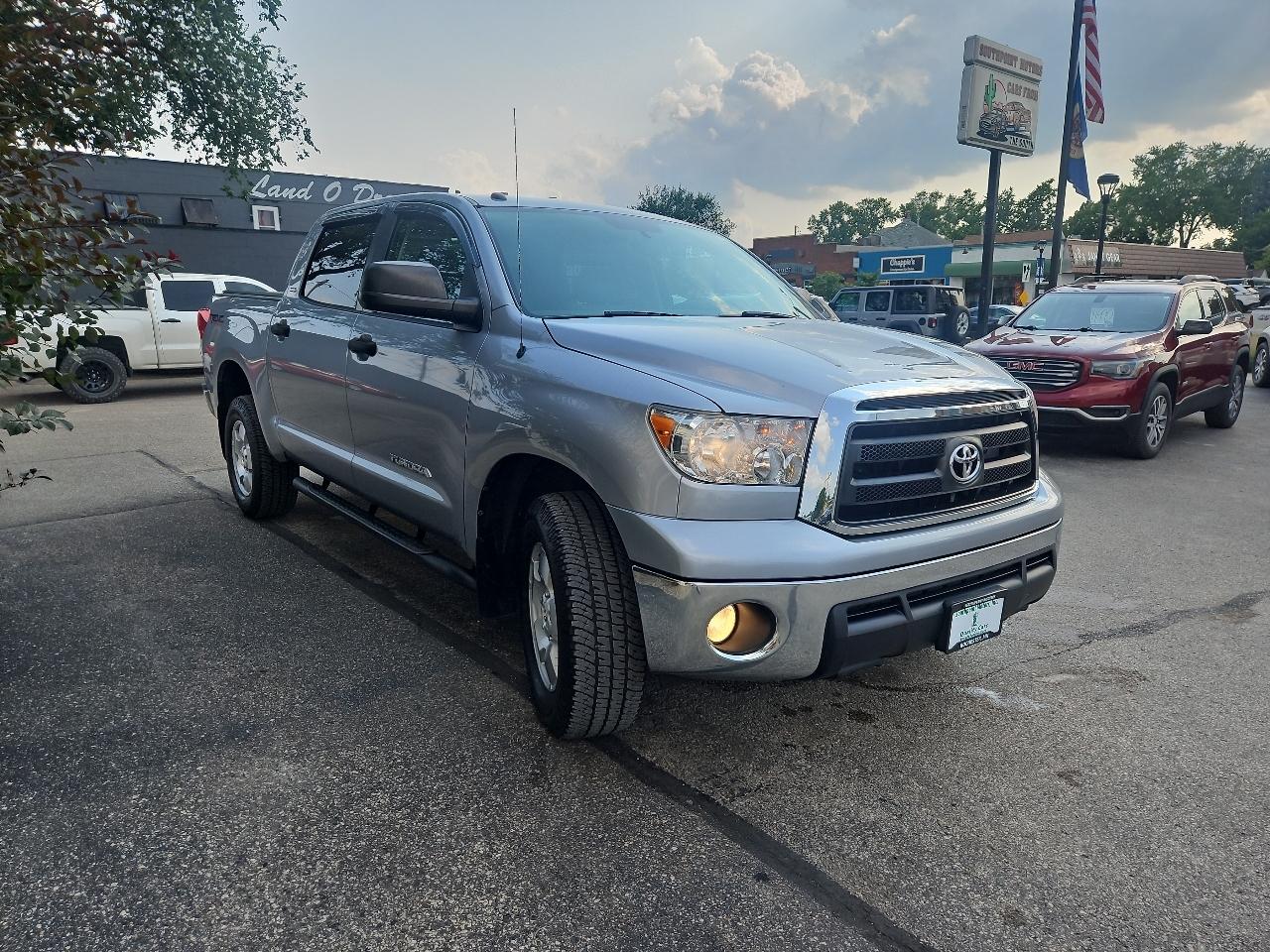 Toyota Tundra 4WD Truck CrewMax 4.6L V8 6-Spd AT (Natl) 2012