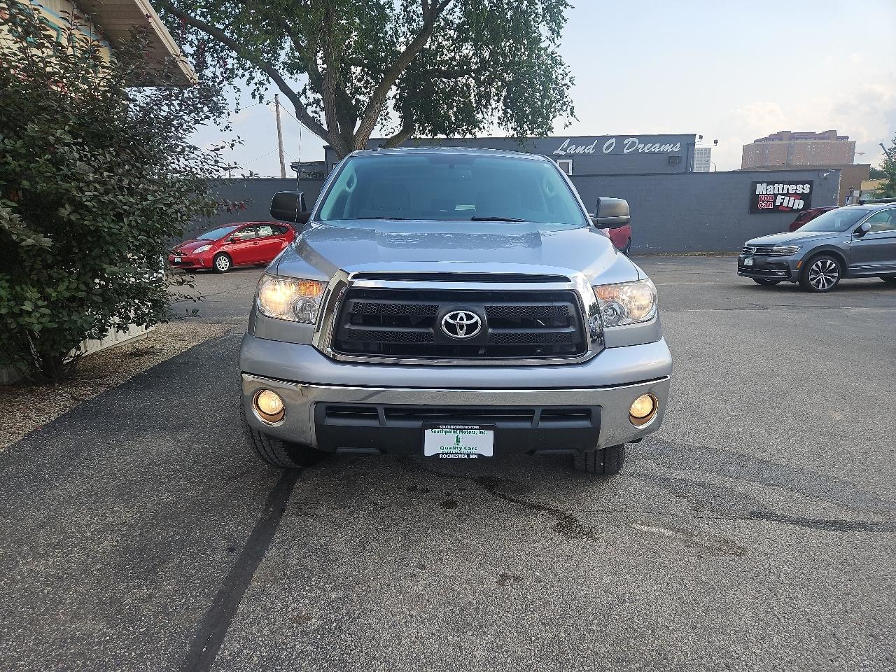 Toyota Tundra 4WD Truck CrewMax 4.6L V8 6-Spd AT (Natl) 2012
