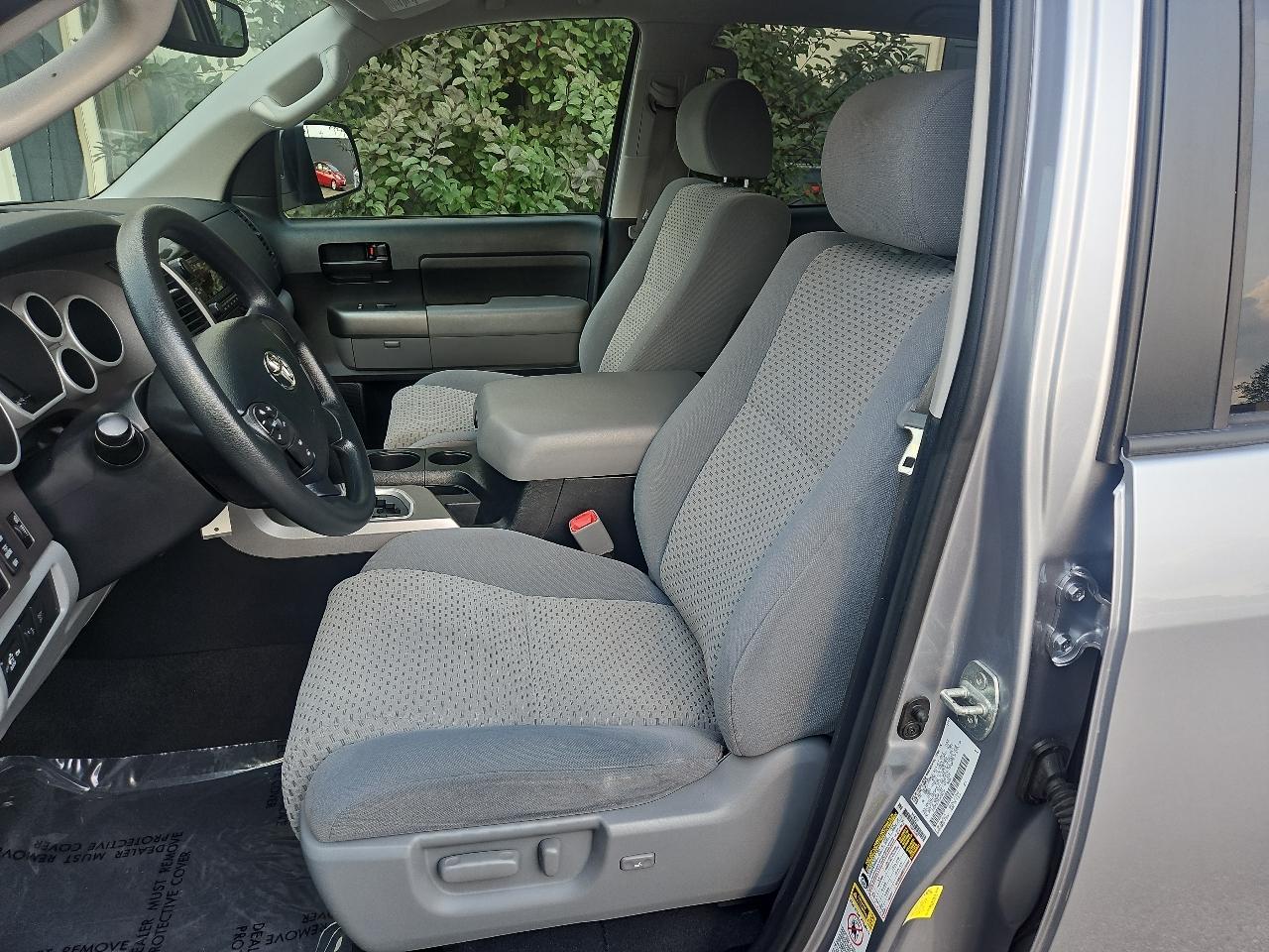 Toyota Tundra 4WD Truck CrewMax 4.6L V8 6-Spd AT (Natl) 2012