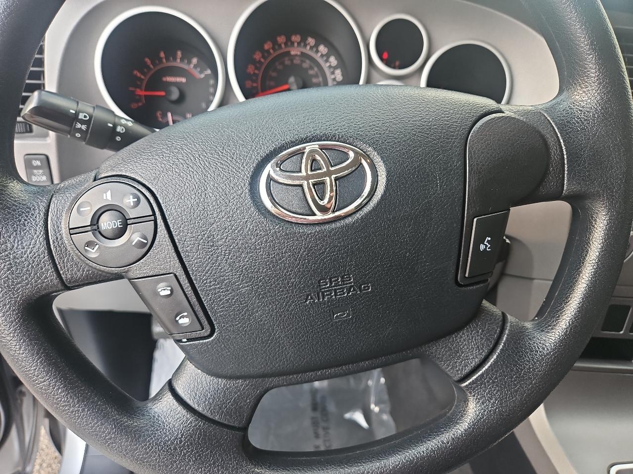 Toyota Tundra 4WD Truck CrewMax 4.6L V8 6-Spd AT (Natl) 2012
