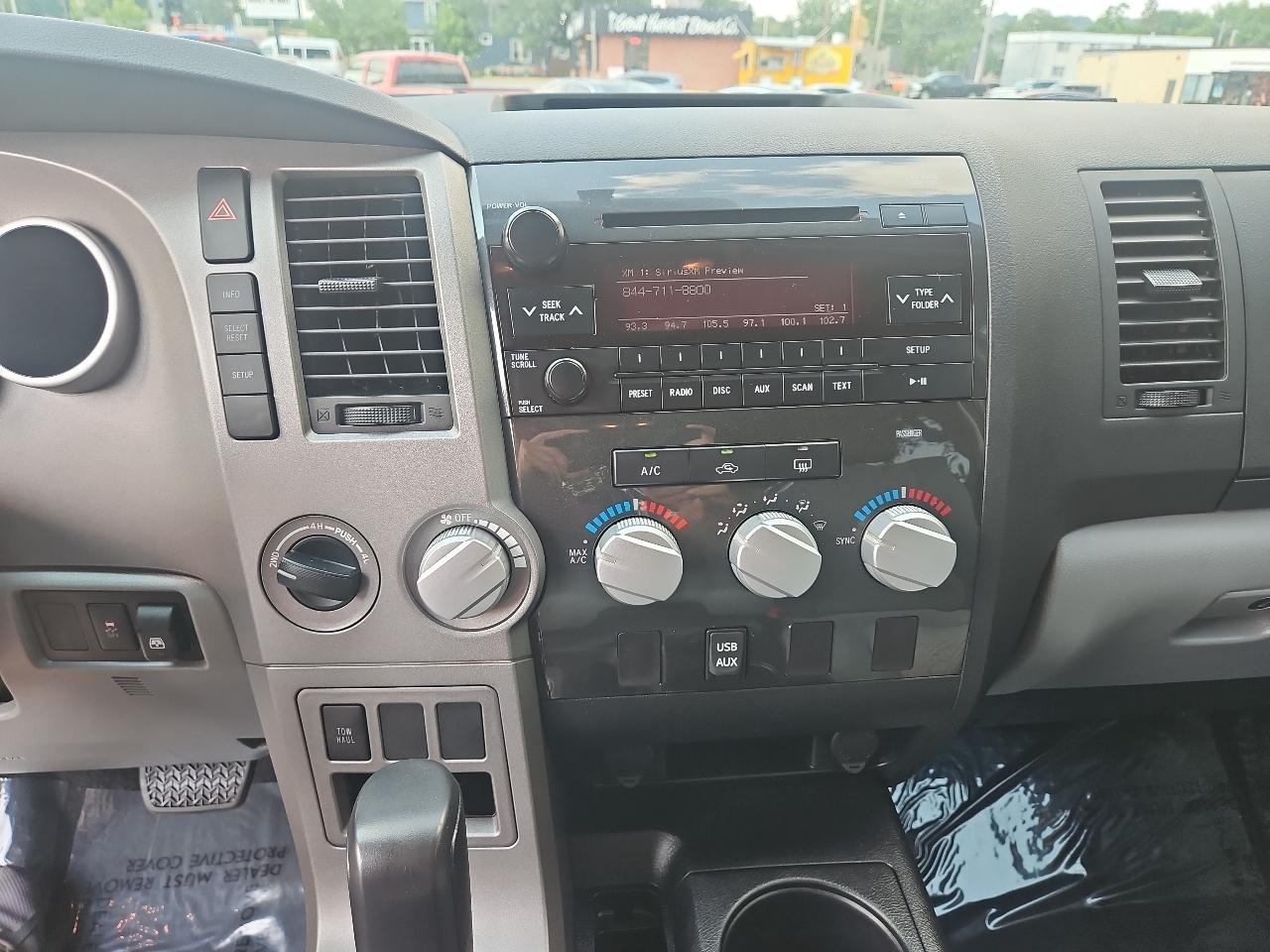 Toyota Tundra 4WD Truck CrewMax 4.6L V8 6-Spd AT (Natl) 2012