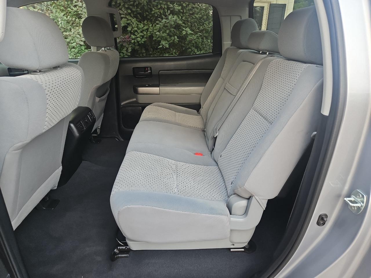 Toyota Tundra 4WD Truck CrewMax 4.6L V8 6-Spd AT (Natl) 2012