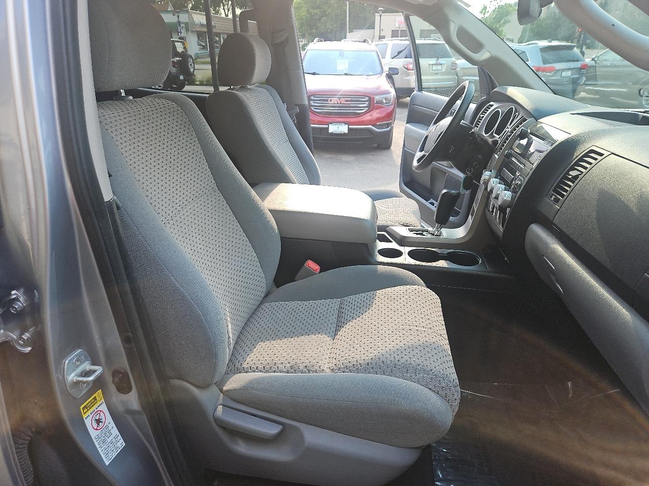 Toyota Tundra 4WD Truck CrewMax 4.6L V8 6-Spd AT (Natl) 2012