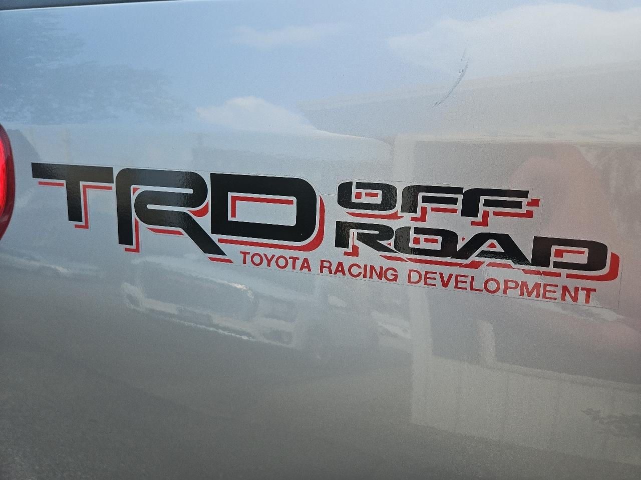 Toyota Tundra 4WD Truck CrewMax 4.6L V8 6-Spd AT (Natl) 2012