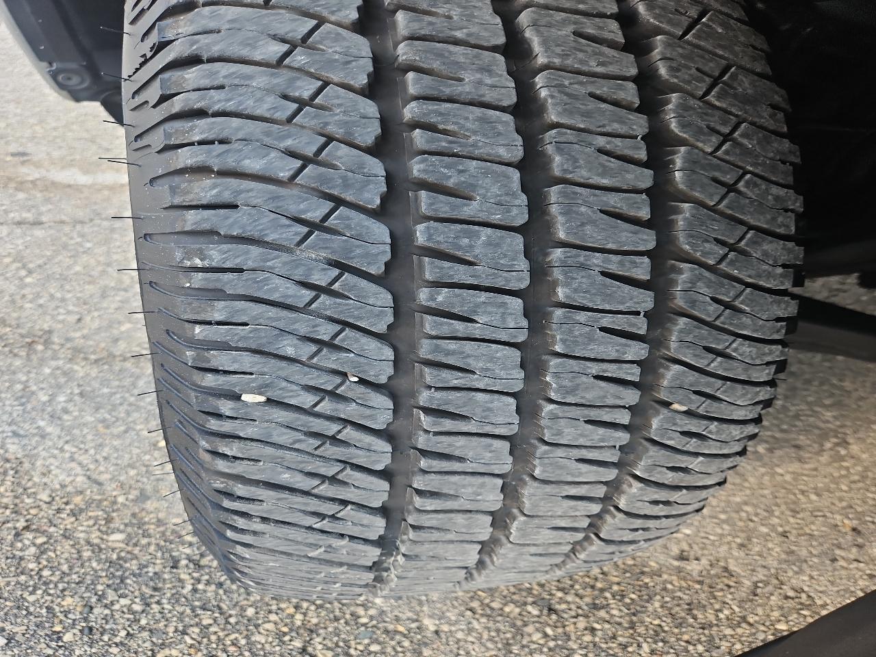 Toyota Tundra 4WD Truck CrewMax 4.6L V8 6-Spd AT (Natl) 2012