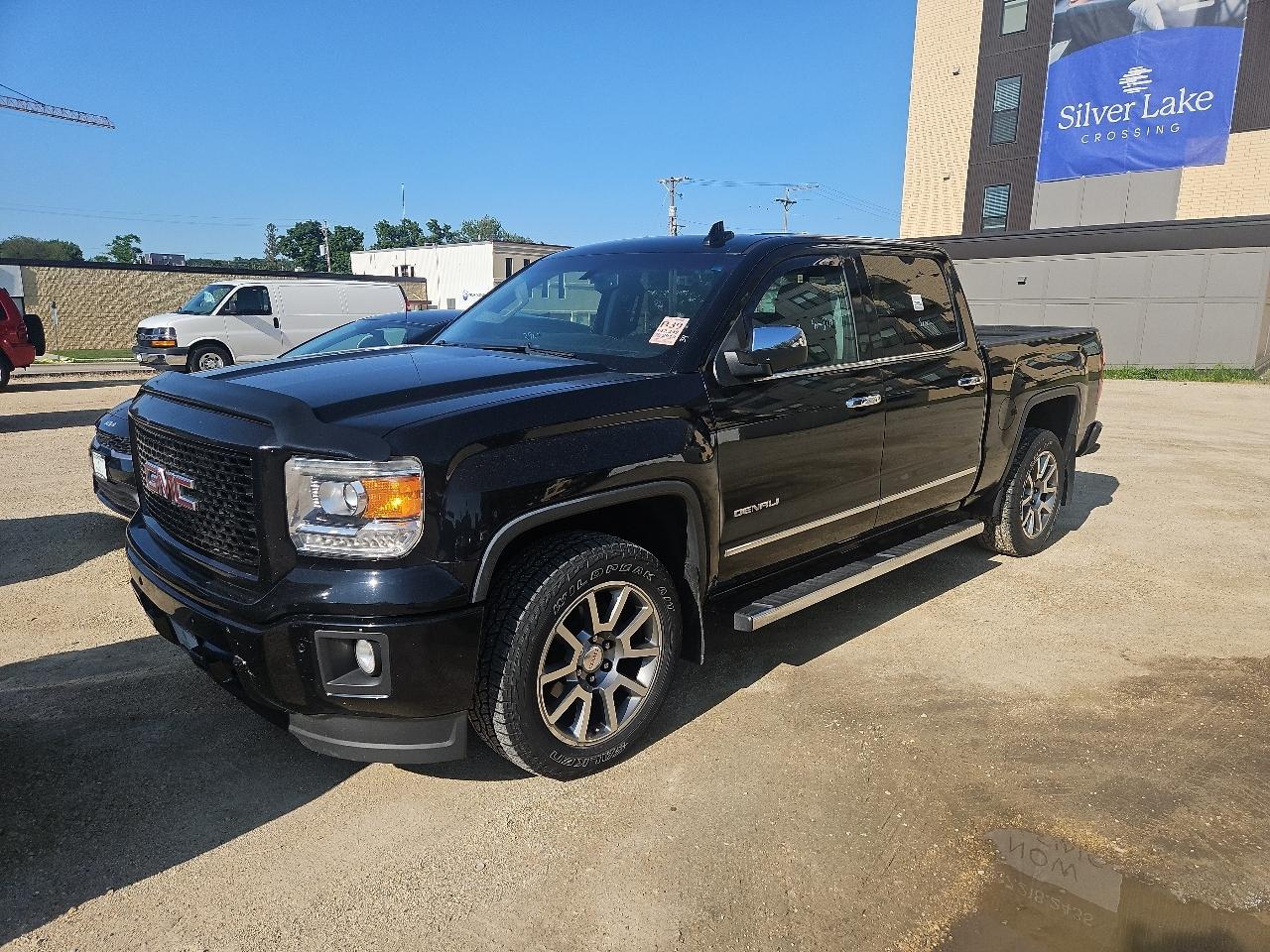 2015 GMC Sierra 1500 4WD Crew Cab 143.5" Denali