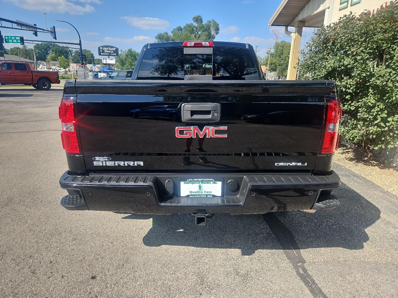 GMC Sierra 1500 4WD Crew Cab 143.5" Denali 2015