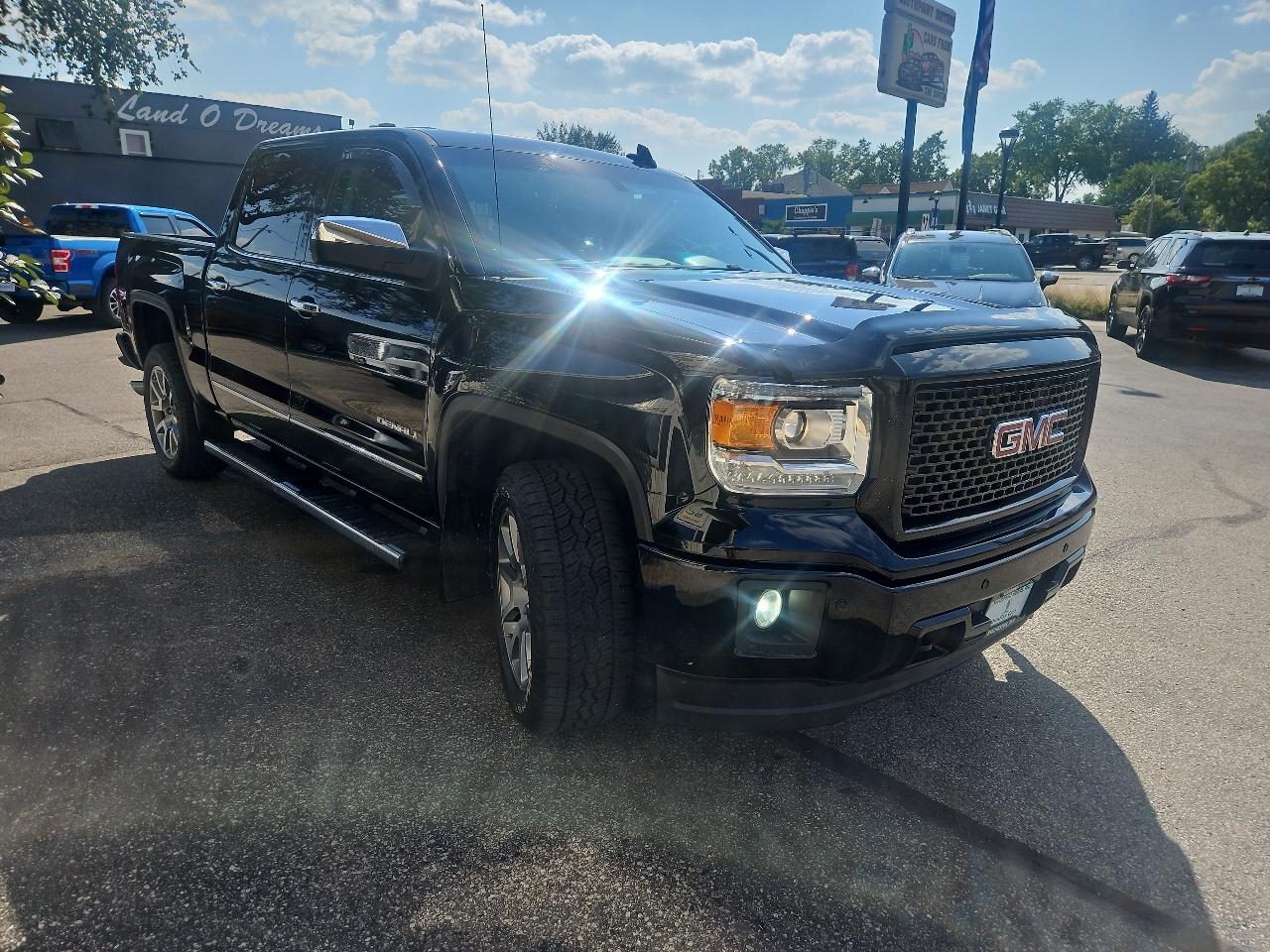 GMC Sierra 1500 4WD Crew Cab 143.5" Denali 2015