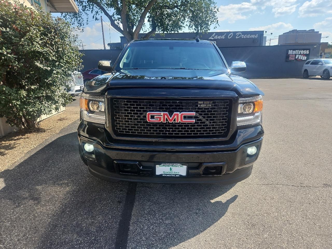GMC Sierra 1500 4WD Crew Cab 143.5" Denali 2015
