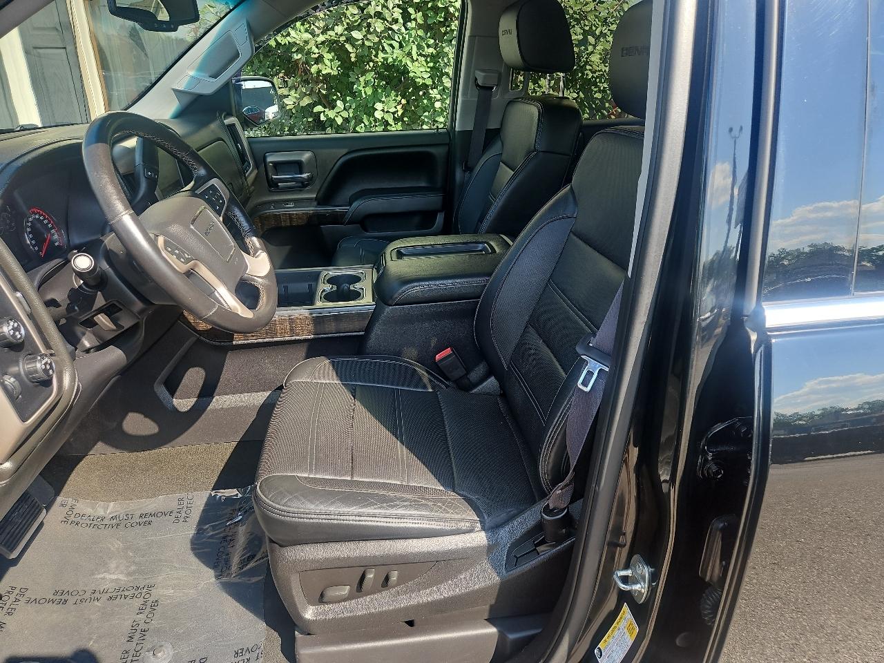 GMC Sierra 1500 4WD Crew Cab 143.5" Denali 2015