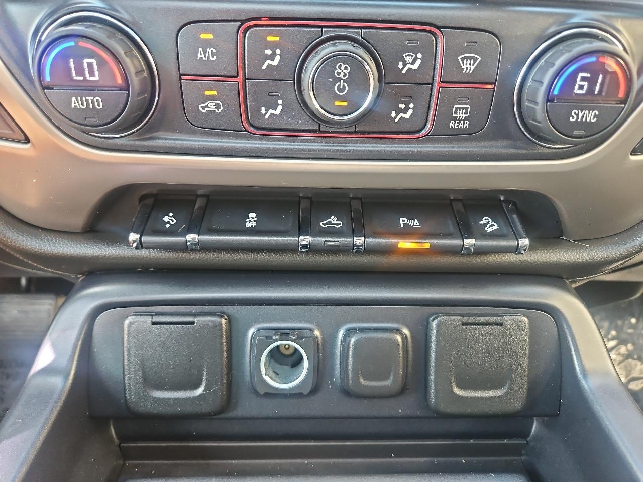 GMC Sierra 1500 4WD Crew Cab 143.5" Denali 2015