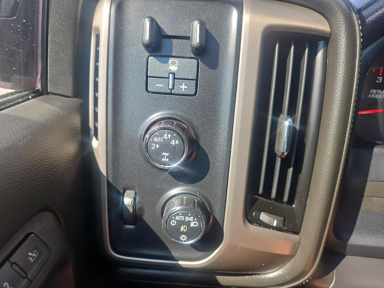 GMC Sierra 1500 4WD Crew Cab 143.5" Denali 2015