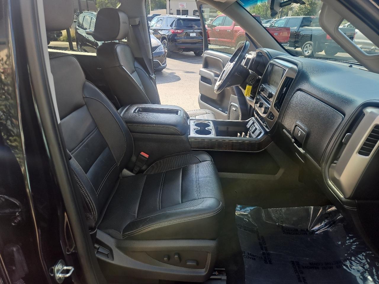 GMC Sierra 1500 4WD Crew Cab 143.5" Denali 2015