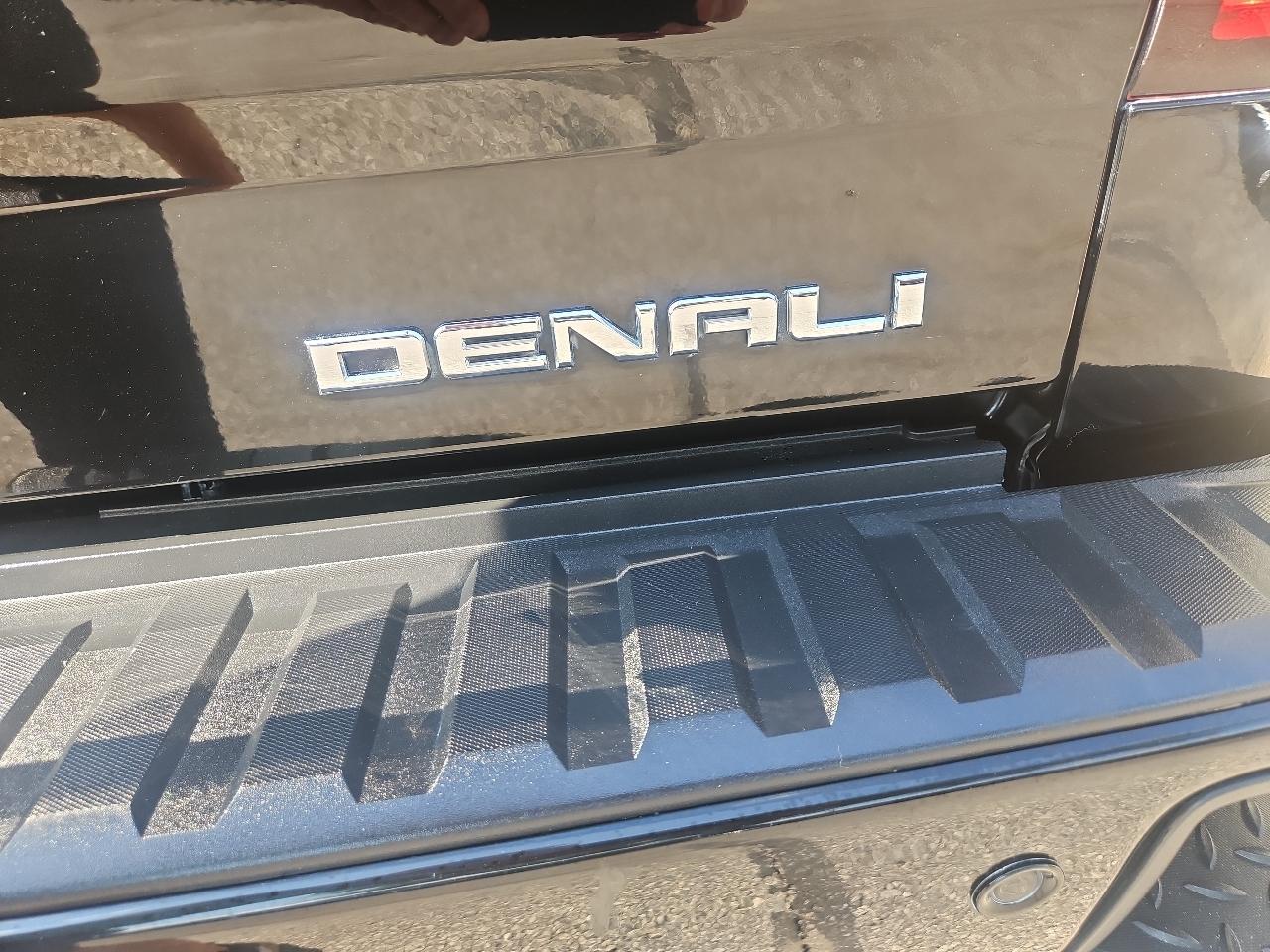 GMC Sierra 1500 4WD Crew Cab 143.5" Denali 2015