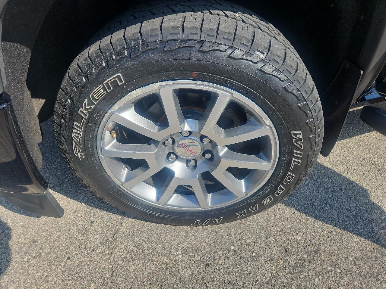 GMC Sierra 1500 4WD Crew Cab 143.5" Denali 2015