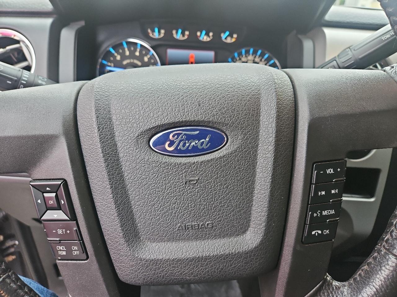 Ford F-150 4WD SuperCrew 145" Platinum 2011