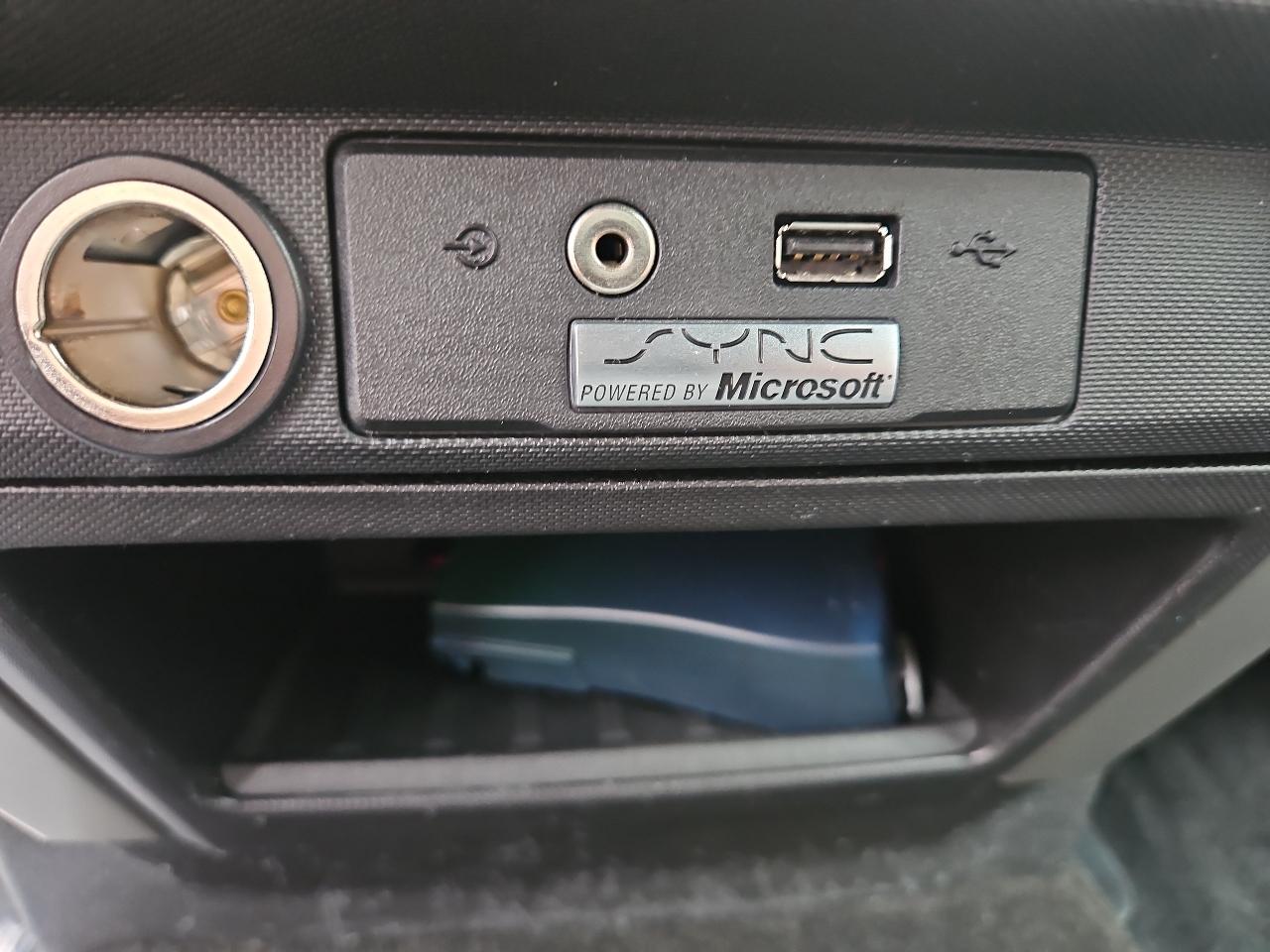 Ford F-150 4WD SuperCrew 145" Platinum 2011